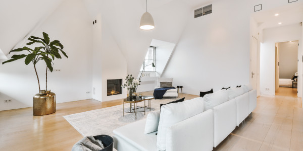 Comprar / Vender Casas Unifamiliares y Chalets en Avinyonet de Puigventós · con Tarima Flotante