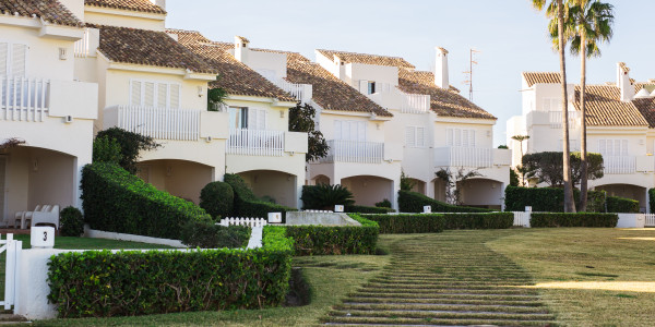 Compraventa de Inmuebles en Verges · Adosados