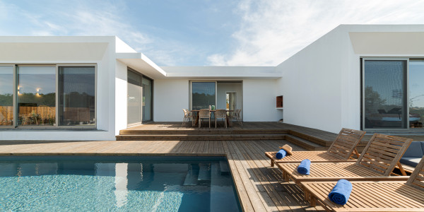 Compraventa de Inmuebles en Verges · Casas Diseño Minivalista