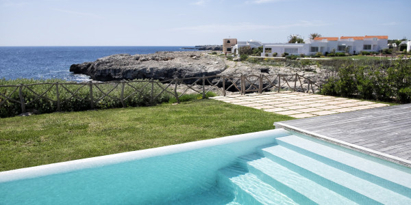 Compraventa de Inmuebles en Verges · Casas de Playa